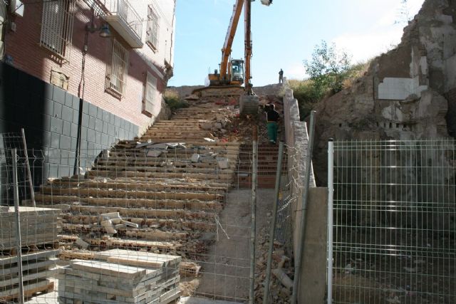 La aparición de restos arqueológicos obliga a modificar la escalera de acceso al Molinete - 2, Foto 2