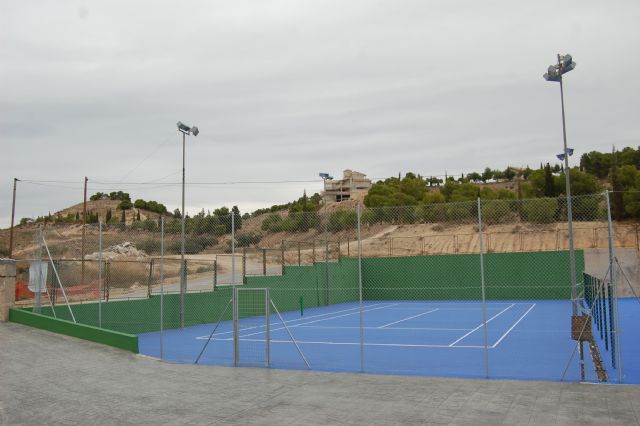 Los alumnos de la Escuela Municipal de tenis de Alguazas comienzan las clases estrenado pista - 1, Foto 1