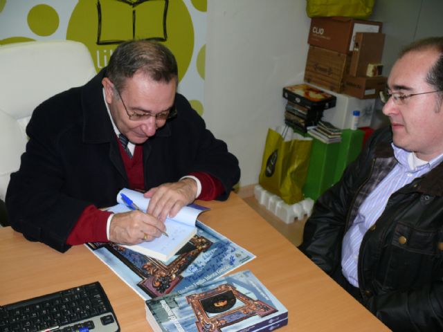 Ayer fue presentado, en Jumilla, el libro de José Emilio Iniesta ´La pintura del monstruo´ - 1, Foto 1