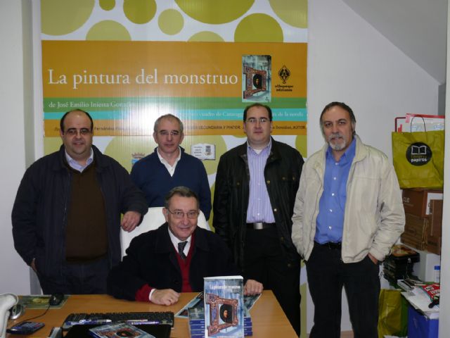 Ayer fue presentado, en Jumilla, el libro de José Emilio Iniesta ´La pintura del monstruo´ - 2, Foto 2
