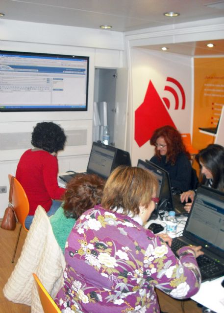 Las mujeres de Lorquí descubren que Internet está hecho a su medida - 1, Foto 1