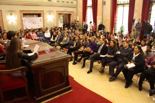 Los escolares de primaria ocupan el Pleno municipal para debatir sobre solidaridad, educación y juego - 3, Foto 3