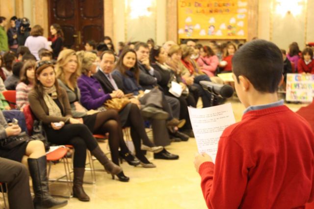 Los escolares de primaria ocupan el Pleno municipal para debatir sobre solidaridad, educación y juego - 5, Foto 5