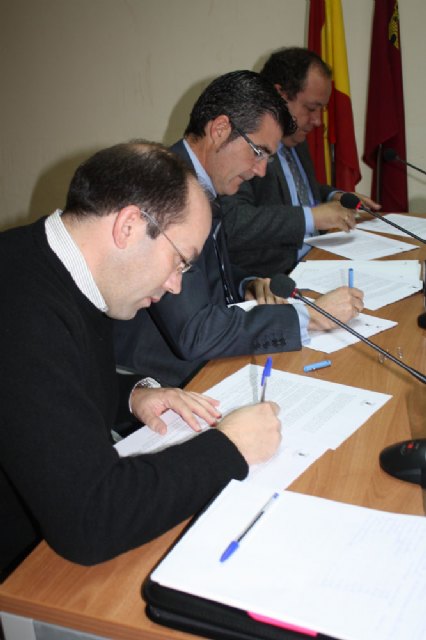 Firma de convenio de colaboración entre el IMSAS del ayuntamiento de Torre-Pacheco y Caritas Parroquial de Torre-Pacheco - 2, Foto 2