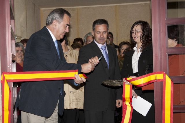 El delegado del Gobierno y el alcalde de Ceutí inauguran las obras de ampliación del Centro Cívico de los Torraos con cargo al Fondo Estatal 2010 - 1, Foto 1