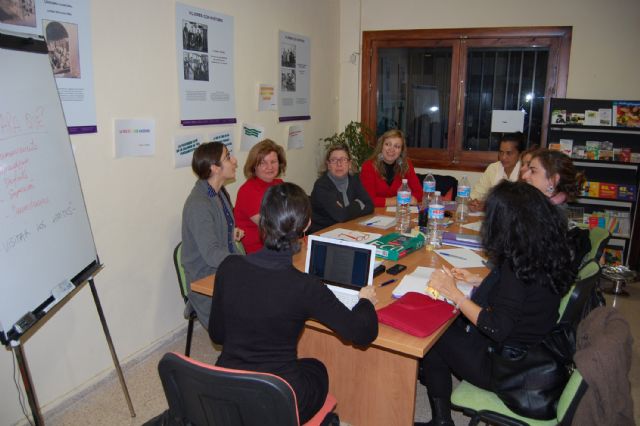 Lorquí se prepara para conmemorar el Día Internacional contra la Violencia hacia las Mujeres - 2, Foto 2