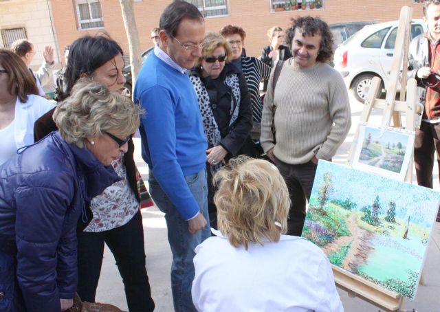 El Alcalde visita a los artistas que han transformado esta mañana Santiago El Mayor en un nuevo Montmartre - 1, Foto 1