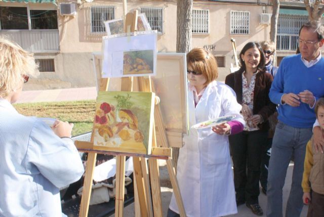 El Alcalde visita a los artistas que han transformado esta mañana Santiago El Mayor en un nuevo Montmartre - 2, Foto 2