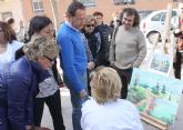 El Alcalde visita a los artistas que han transformado esta mañana Santiago El Mayor en un nuevo 