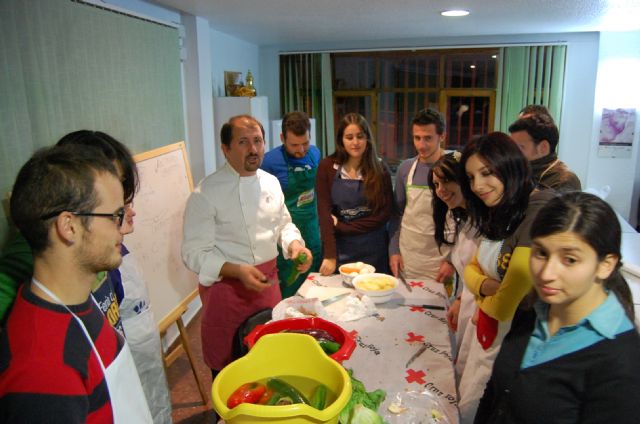 Lleno en las primeras actividades del programa de ocio alternativo Qdamos, del Ayuntamiento de Lorca y el Consejo de la Juventud - 1, Foto 1