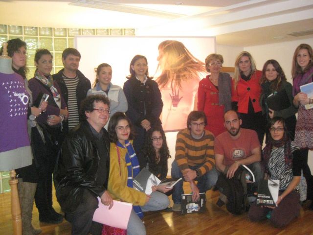 Alumnos de la Escuela de Arte muestran su visión contra la violencia de género - 1, Foto 1