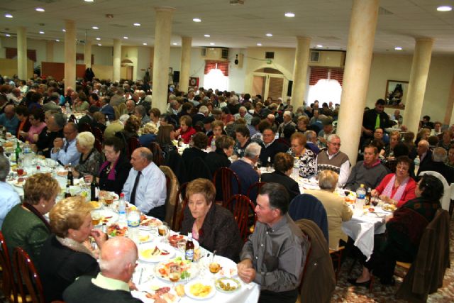 El presidente del Club del Pensionista recibe un emotivo homenaje de los socios - 1, Foto 1