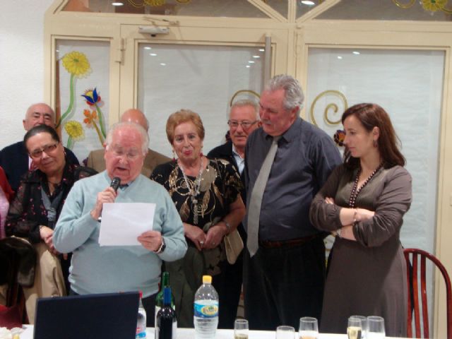 El presidente del Club del Pensionista recibe un emotivo homenaje de los socios - 2, Foto 2