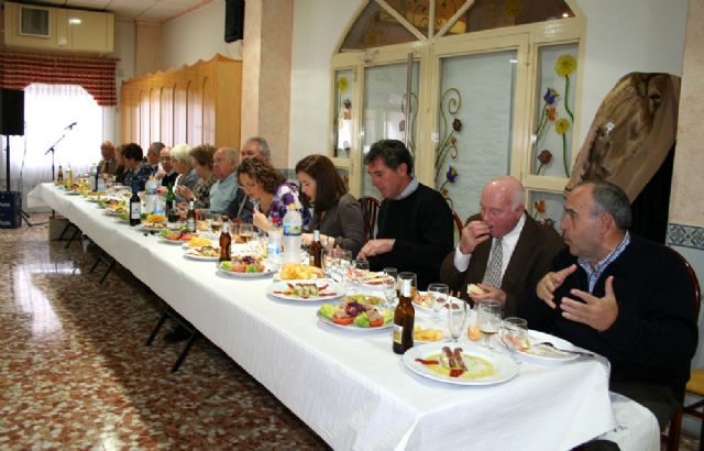 El presidente del Club del Pensionista recibe un emotivo homenaje de los socios - 3, Foto 3