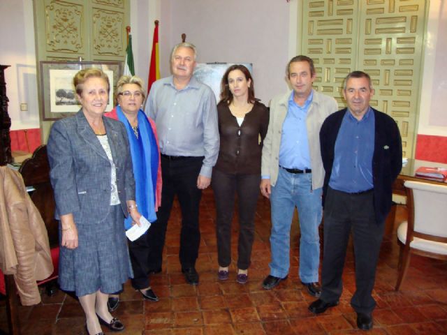 El Ayuntamiento concede tres subvenciones a Cáritas y a la Casa del Transeúnte - 1, Foto 1