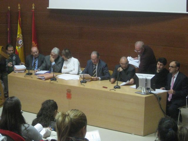 La Comisión de Valoración comienza a estudiar la oferta económica de Cespa para la gestión del servicio de recogida de basuras - 1, Foto 1