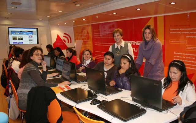 70 mujeres forman parte del programa 'Internet a tu medida' - 1, Foto 1