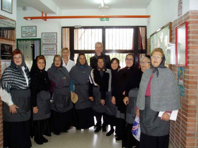 Las Castañeras anuncian el frió otoñal en centros de mayores y colegios - 3, Foto 3
