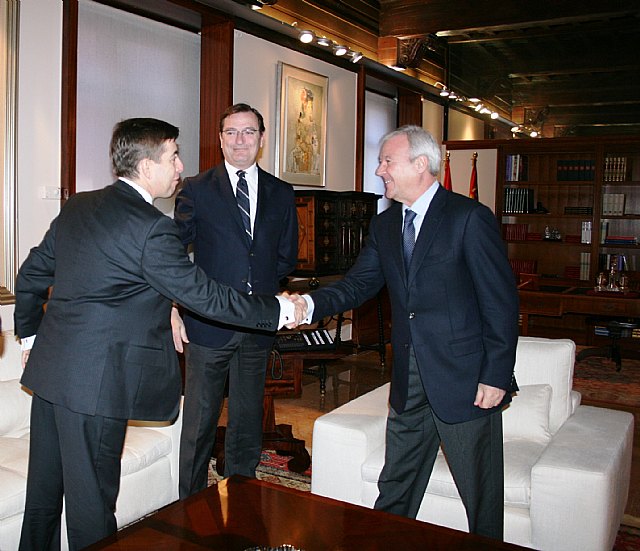 El presidente de la Comunidad, Ramón Luis Valcárcel, recibe al presidente de la empresa Pricewater houseCoopers (PwC) España - 2, Foto 2