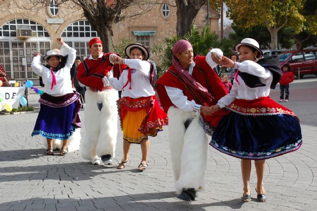 Las diferentes culturas compartieron sus tradiciones en el encuentro intercultural celebrado el pasado domingo - 1, Foto 1