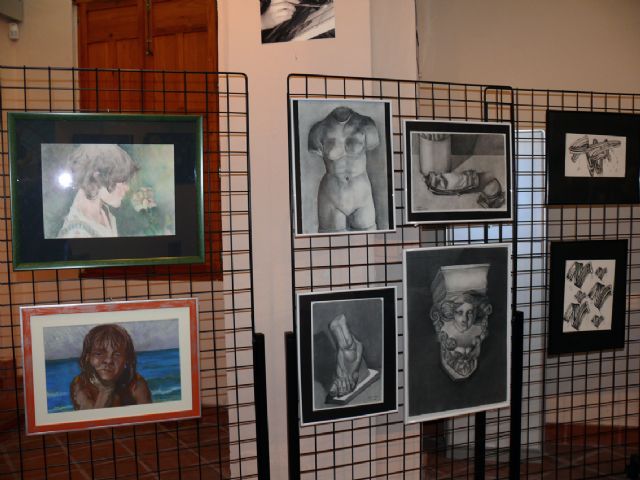 Un total de 35 obras recoge la exposición de la joven artista jumillana Concha Ortuño Cerezo - 3, Foto 3