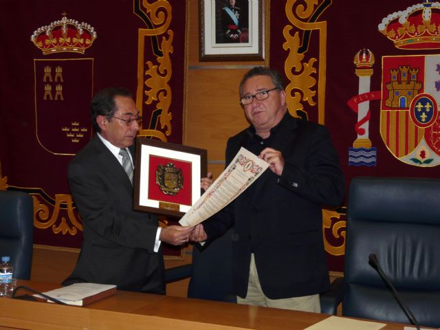 La Cofradía del Santísimo Cristo de las Penas de Molina de Segura recibe la Medalla de Oro de la Ciudad en el 25° aniversario de su refundación - 1, Foto 1