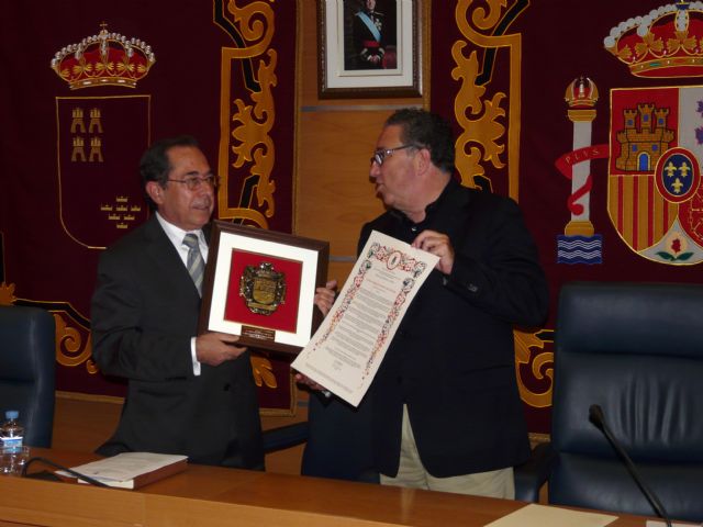 La Cofradía del Santísimo Cristo de las Penas de Molina de Segura recibe la Medalla de Oro de la Ciudad en el 25° aniversario de su refundación - 2, Foto 2