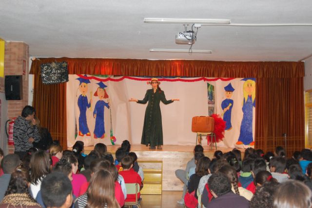 Cerca de 200  niños de Alguazas asisten al cuentacuentos de prevención contra la violencia de género - 1, Foto 1