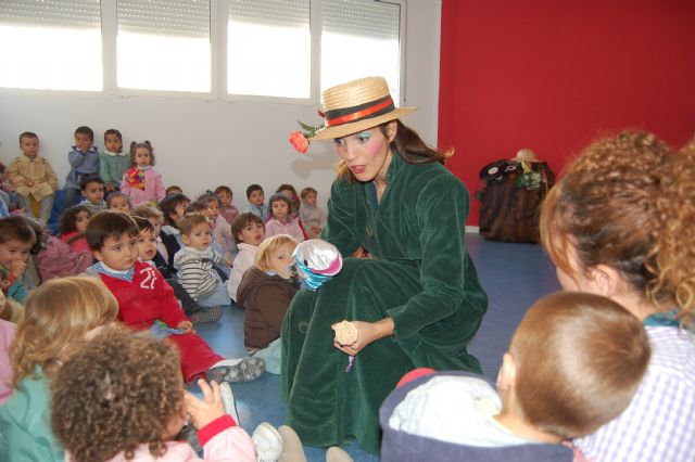Cerca de 200  niños de Alguazas asisten al cuentacuentos de prevención contra la violencia de género - 2, Foto 2