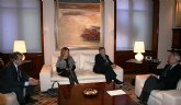 El presidente de la Comunidad recibe a la nueva directora general de la CAM, Carmen Amoros