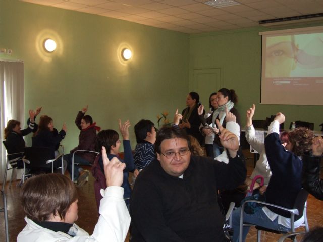 Una conferencia y un maratón de baile muestran el rechazo a la violencia de la Mujer - 1, Foto 1