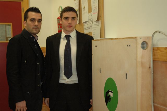 Dos alumnos de la UCAM presentan un proyecto para el control de asistencia en el aula - 1, Foto 1