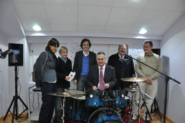 El Espacio de Creación Joven oferta sala de ensayo y grabación para grupos musicales y de edición y montaje para video y fotografía - 2, Foto 2