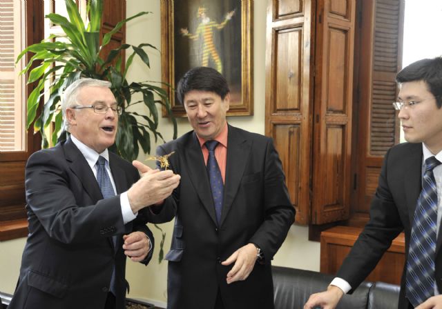 La Universidad de Murcia y la embajada de Kazajistán fomentarán el intercambio de estudiantes - 2, Foto 2