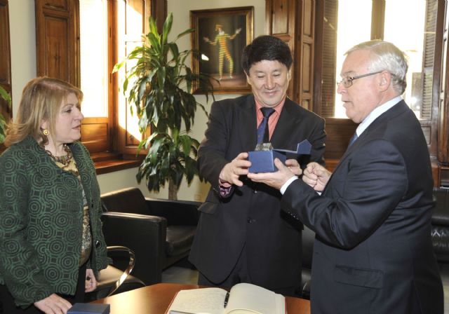 La Universidad de Murcia y la embajada de Kazajistán fomentarán el intercambio de estudiantes - 3, Foto 3