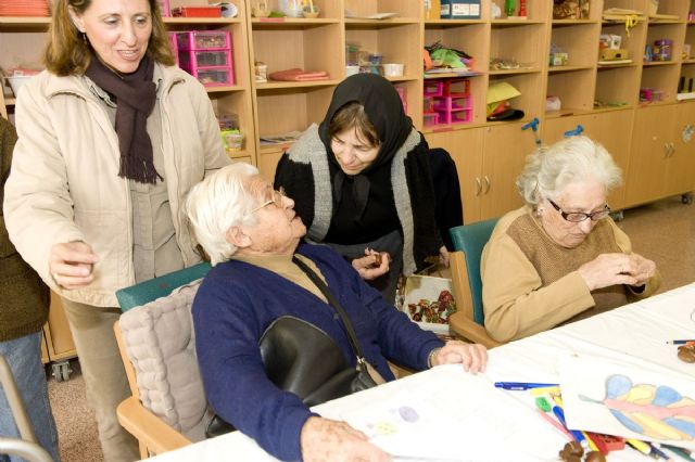 Las Castañeras anuncian el frío otoñal en el centro de mayores de El Algar - 1, Foto 1