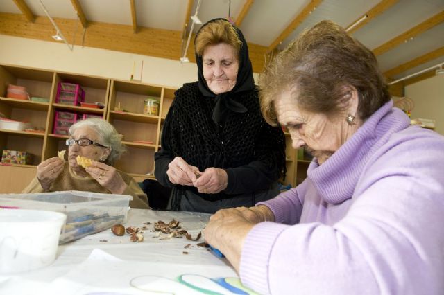 Las Castañeras anuncian el frío otoñal en el centro de mayores de El Algar - 5, Foto 5
