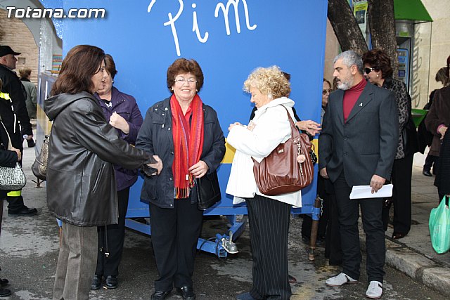Totana se suma a la lucha contra la violencia de gnero, con una concentracin silenciosa - 7