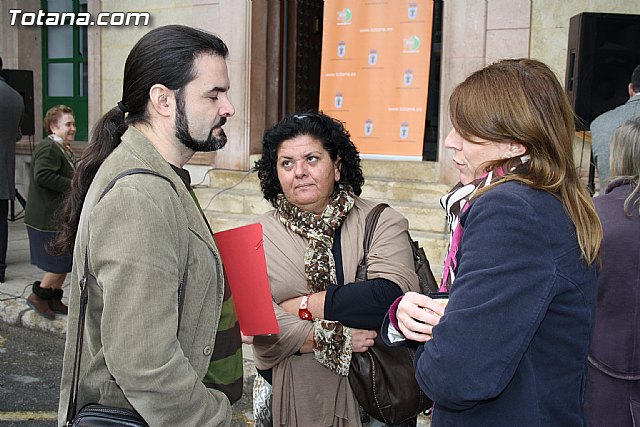 Totana se suma a la lucha contra la violencia de gnero, con una concentracin silenciosa - 9