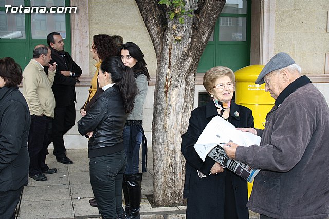 Totana se suma a la lucha contra la violencia de gnero, con una concentracin silenciosa - 10