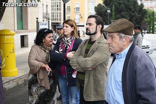 Totana se suma a la lucha contra la violencia de gnero, con una concentracin silenciosa - 13