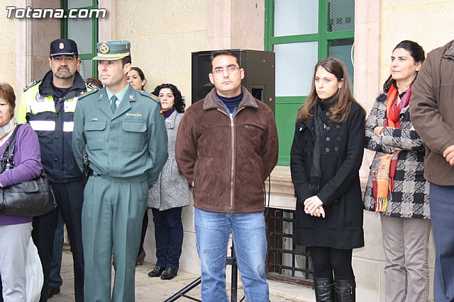 Totana se suma a la lucha contra la violencia de gnero, con una concentracin silenciosa - 17