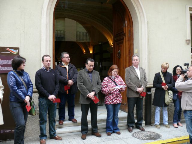 Cerca de medio centenar de personas muestran, en Jumilla, su rechazo ante el maltrato - 2, Foto 2