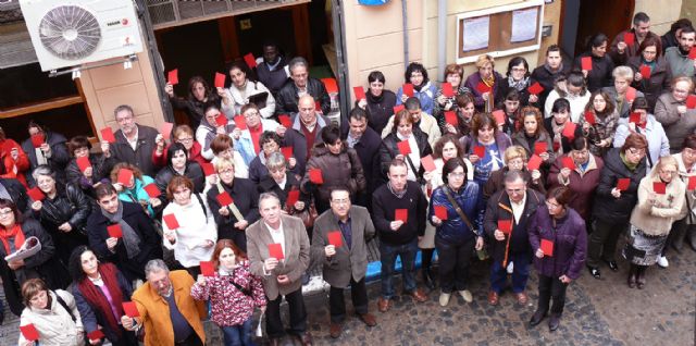 Cerca de medio centenar de personas muestran, en Jumilla, su rechazo ante el maltrato - 3, Foto 3