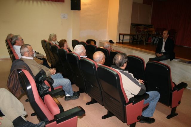 Los mayores de Algezares trasladan a Pedro López la necesidad de un nuevo centro social - 1, Foto 1