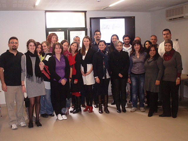 Medio millar de escolares de Alguazas celebran el 25 noviembre con poesías y teatro - 1, Foto 1