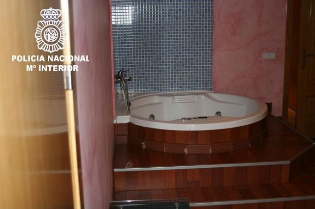 La Policía Nacional detiene a seis personas por explotar sexualmente a una menor de edad en un club de alterne - 2, Foto 2