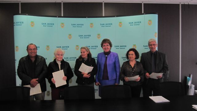 La alcaldesa firma seis convenios de colaboración con otras tantas asociaciones profesionales y culturales del municipio - 1, Foto 1
