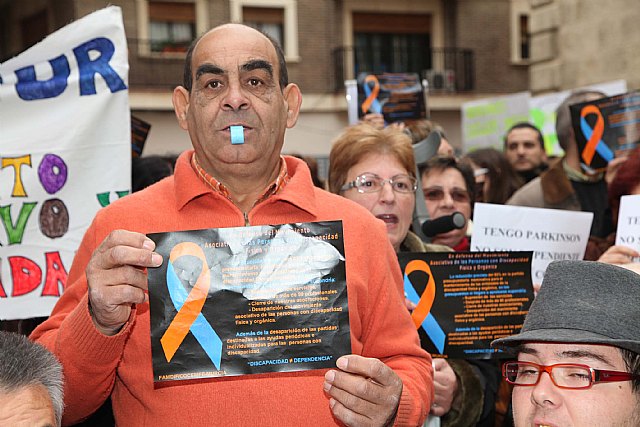 Medio millar de personas protestan en San Esteban, Foto 1