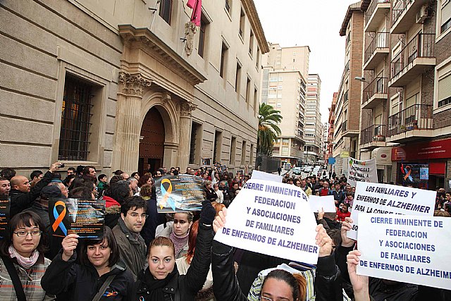 Medio millar de personas protestan en San Esteban, Foto 2